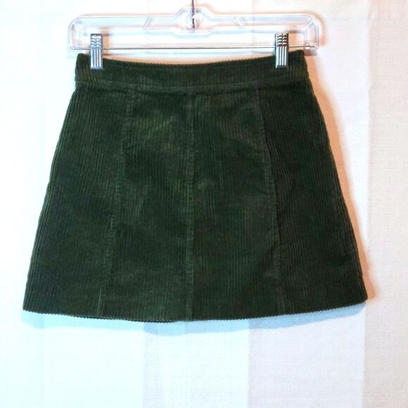 Zara TRF Collection Green Corduroy Button Front Closure Mini Skirt Size XS - Picture 2 of 9